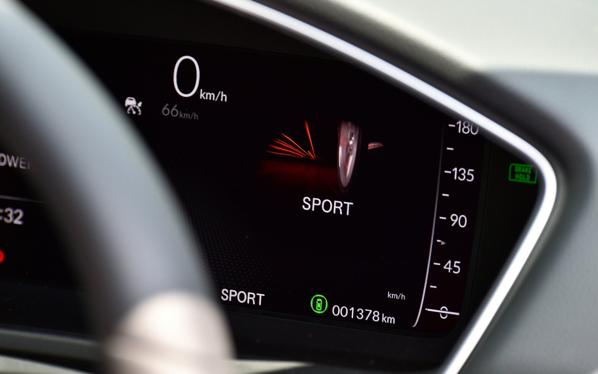 CVTでは「スポーツ」「ノーマル」「エコ」の3つのドライブモードを選択可能