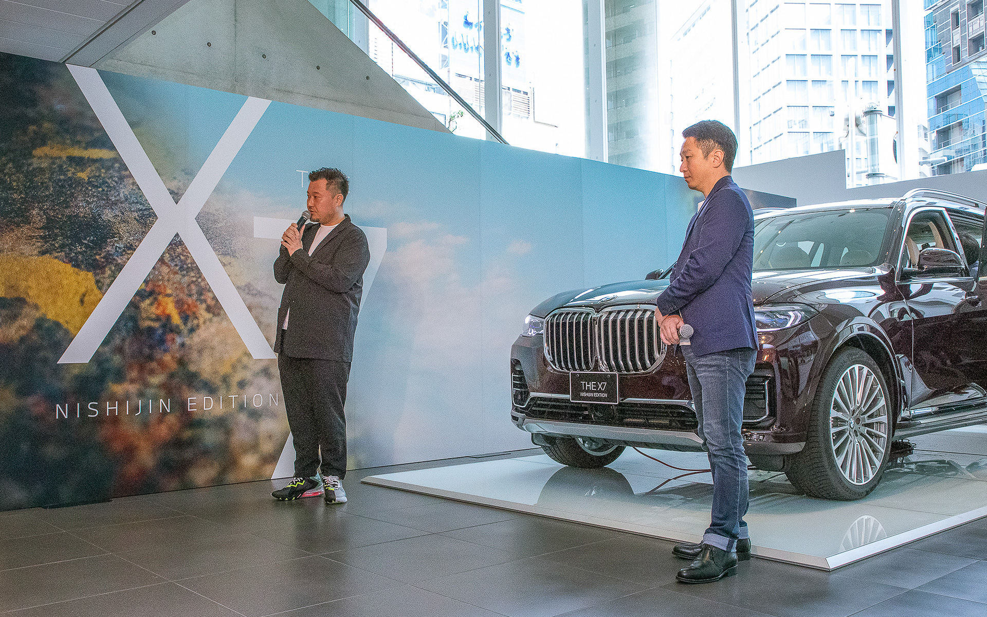 フロントセンターアームレストを手掛けた株式会社加納幸から代表取締役 加納大督氏とテキスタイルプロジェクトマネージャーの赤路博之氏が登壇