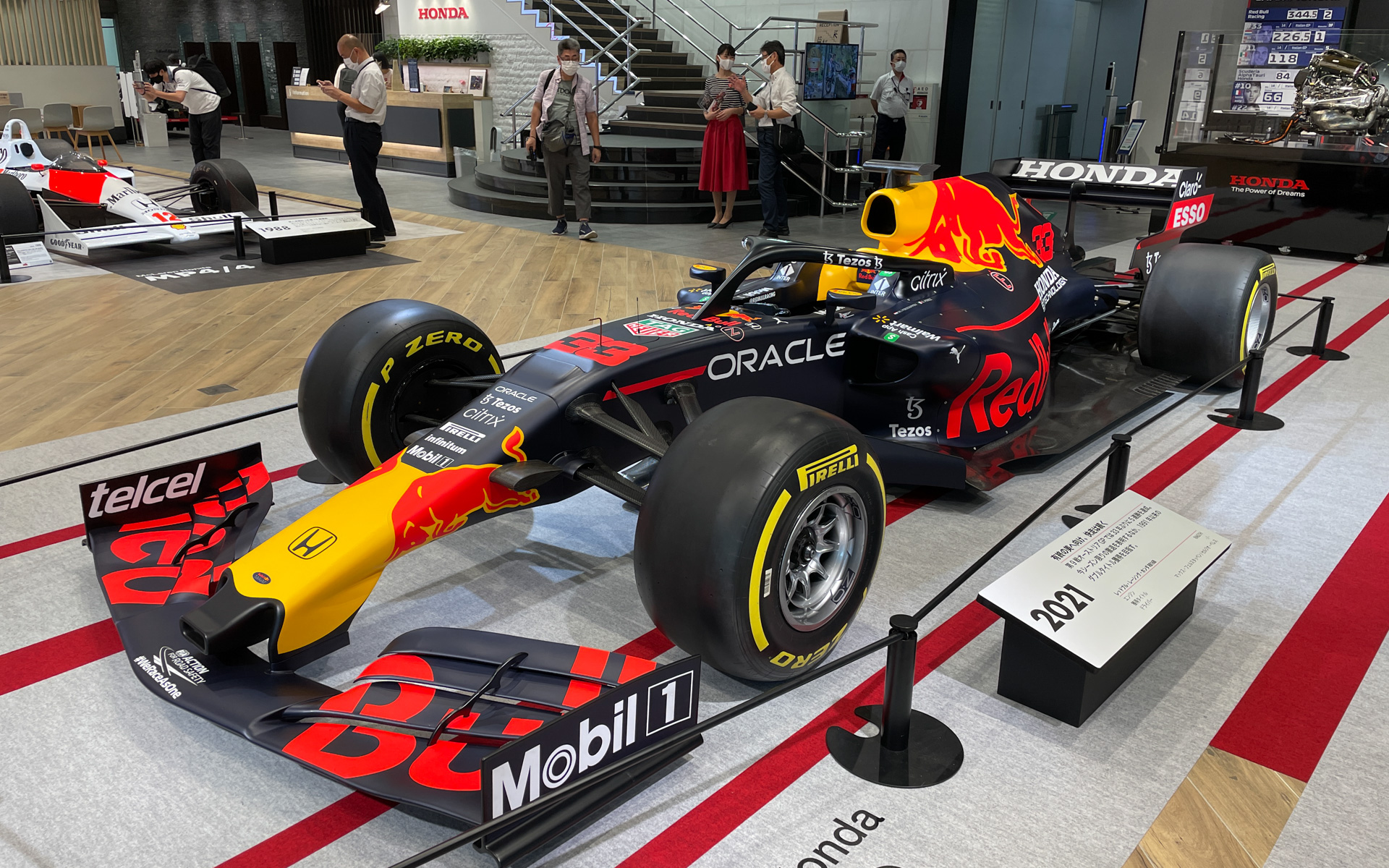 2021カラーのF1ショーカー「Red Bull Racing Honda」