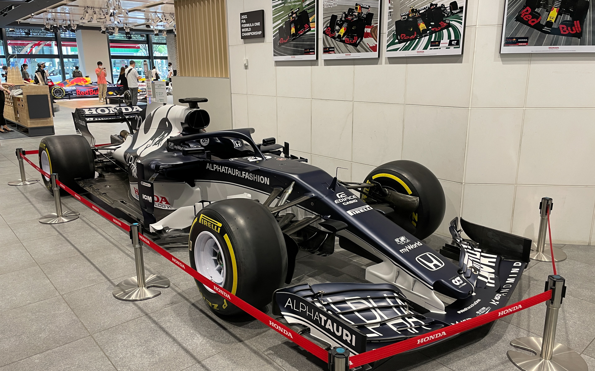 2021カラーのF1ショーカー「AlphaTauri Honda」