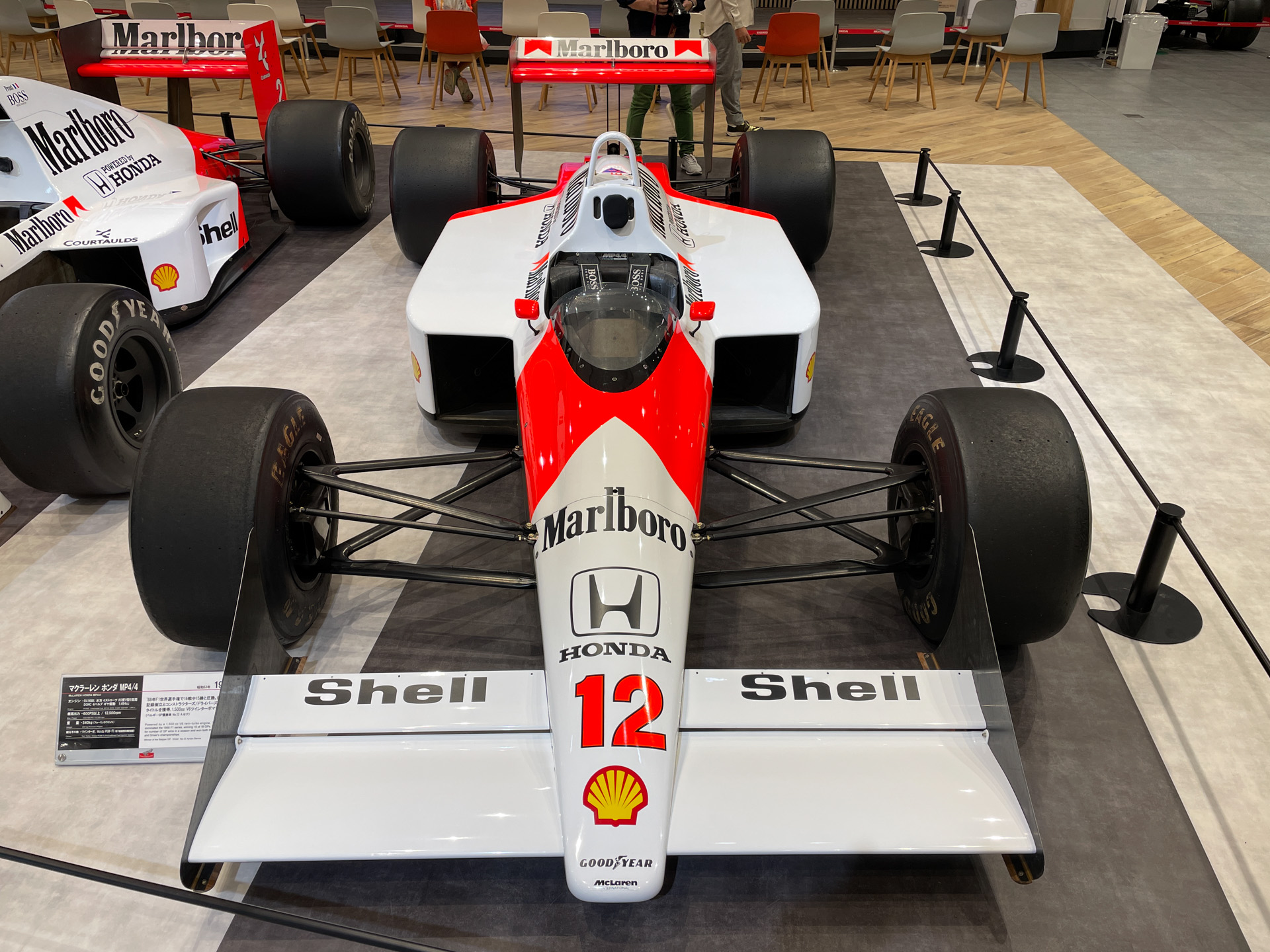 1988年：前人未到の16戦15勝達成。稀代の名ドライバー、アラン・プロストとアイルトン・セナを擁したマクラーレン・ホンダが16戦中15勝を挙げるという快挙を成し遂げ、ターボF1最終年を飾る。マクラーレン・ホンダ MP4/4、エンジン：RA168E、獲得タイトル：コンストラクターズ/ドライバーズ、ドライバー：アラン・プロスト/アイルトン・セナ