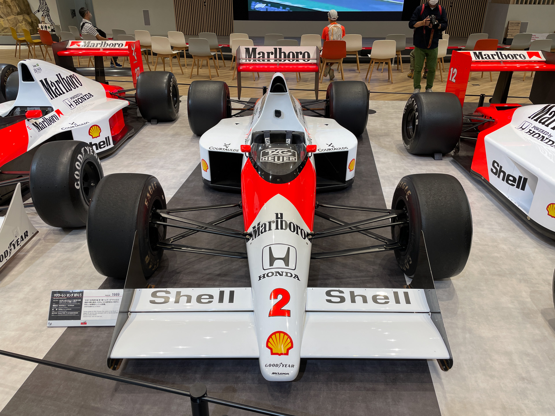 1989年：不動の絶対王者へ。エンジン規定が大幅変更された3.5リッター自然吸気 （NA） エンジン時代においても、Hondaの強さを発揮。マクラーレン・ホンダ MP4/5、エンジン：RA109E、獲得タイトル：コンストラクターズ/ドライバーズ、ドライバー：アラン・プロスト/アイルトン・セナ