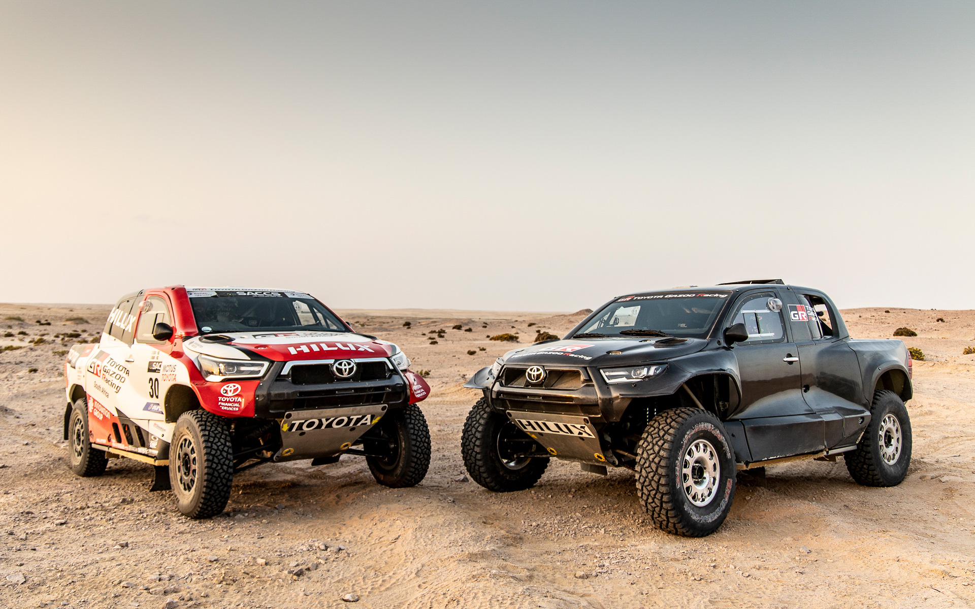 左：2021年参戦車両、右：2022年参戦予定車両（プロトタイプ）