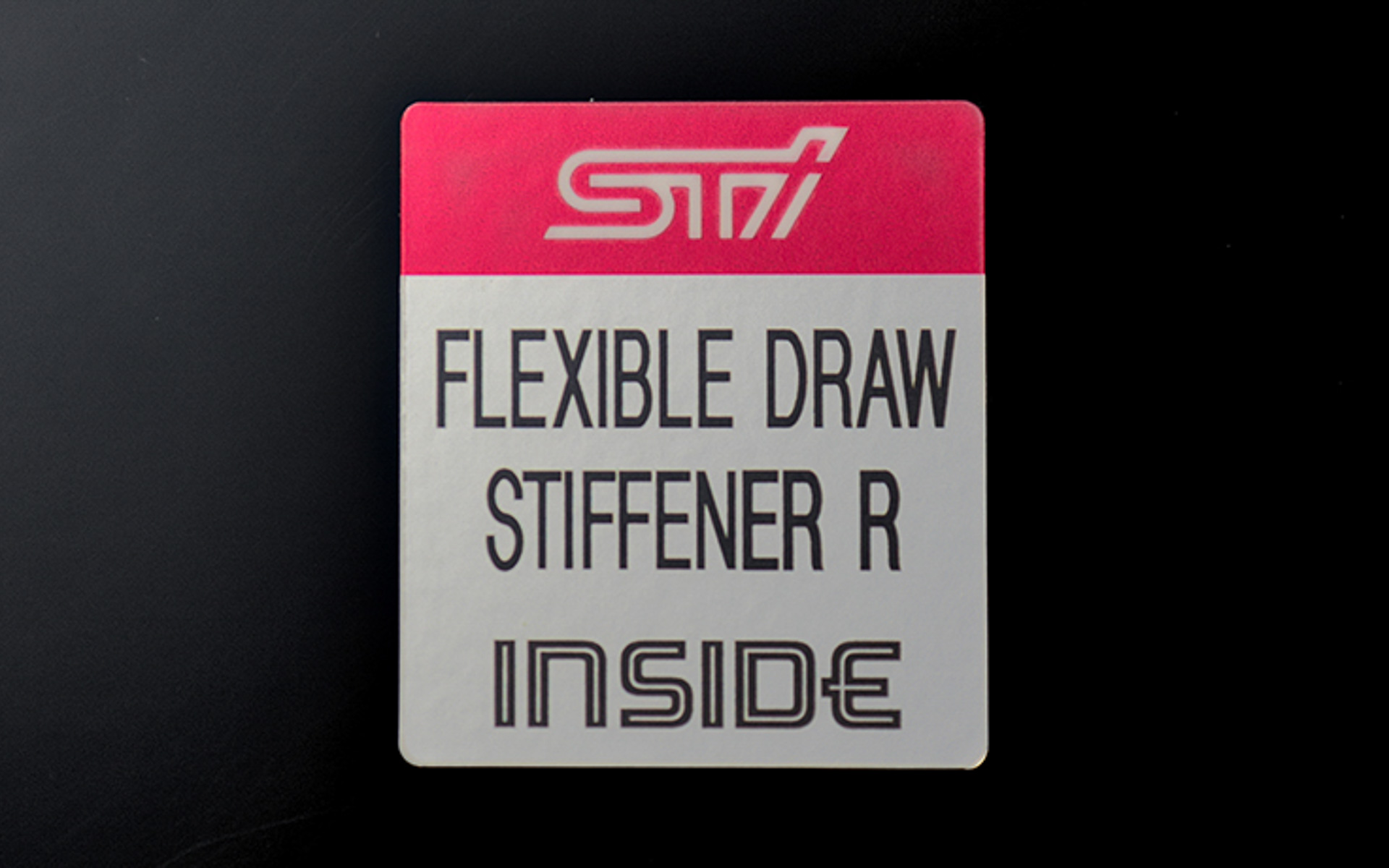 購入特典として特製ステッカーが付属する