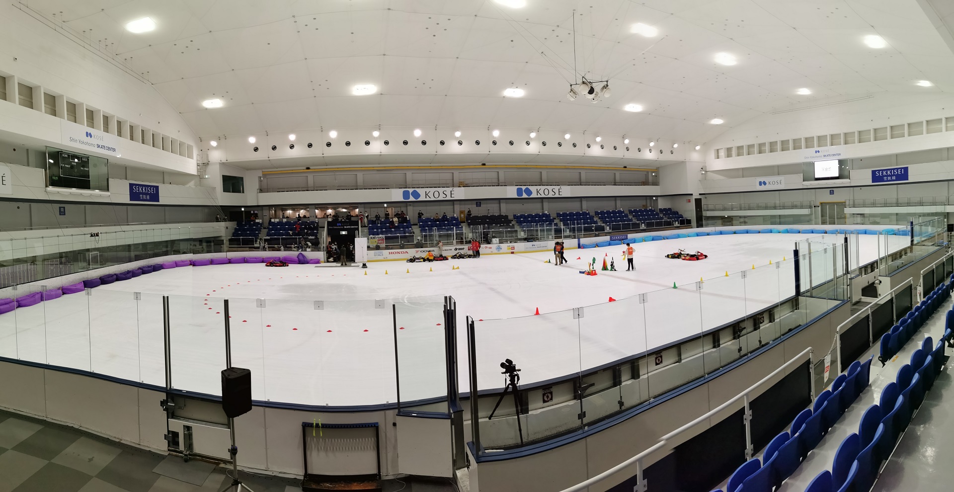 会場は「KOSÉ新横浜スケートセンター」、羽生結弦選手、荒川静香選手、安藤美姫選手、浅田真央選手など名だたる選手たちが滑ったことのあるリンクですぞ