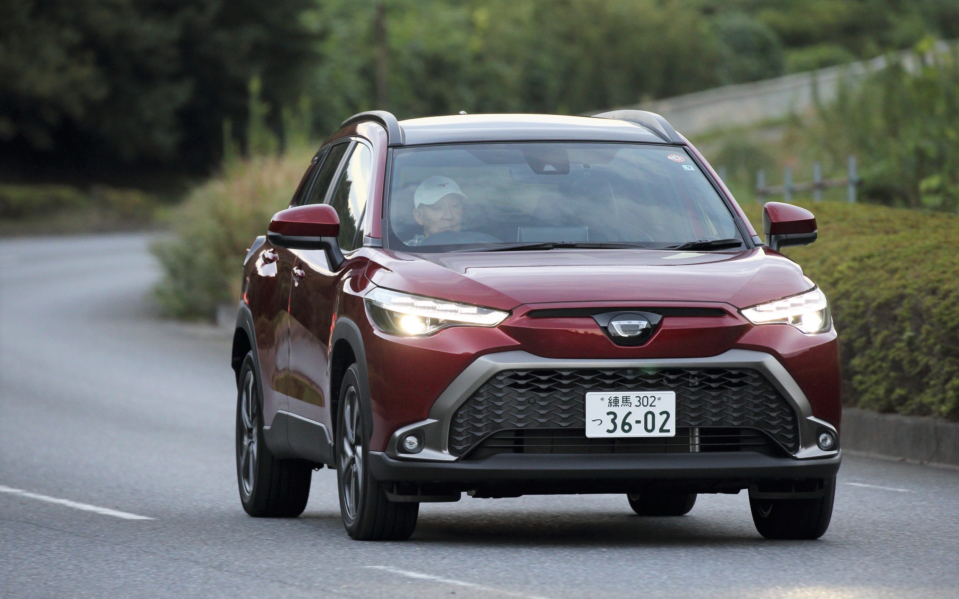 ガソリンモデルのボディカラーはセンシュアルレッドマイカ