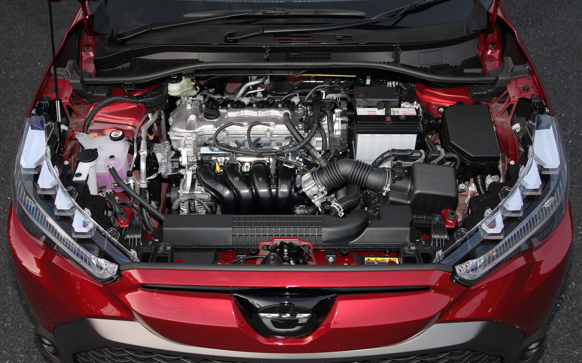 ガソリンモデルは「Z」「S」「G」に「G“X”」が加わり全4グレードをラインアップ。直列4気筒 1.8リッターエンジン（最高出力140PS/6200rpm、最大トルク170Nm/3900rpm）にトランスミッションはSuper CVT-i（自動無段変速機）が組み合わせられる。駆動方式は2WD（FF）のみ。燃費はWLTCモードで14.4km/L。価格は199万9000円～264万円