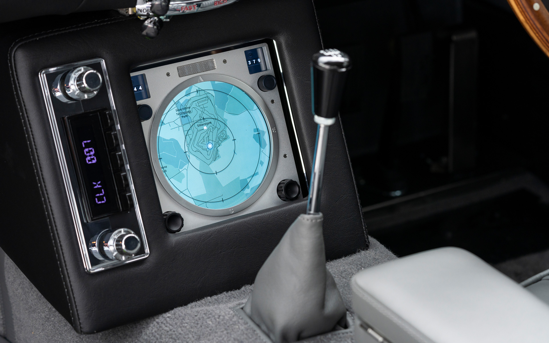 センターコンソールにもガジェットが搭載されている