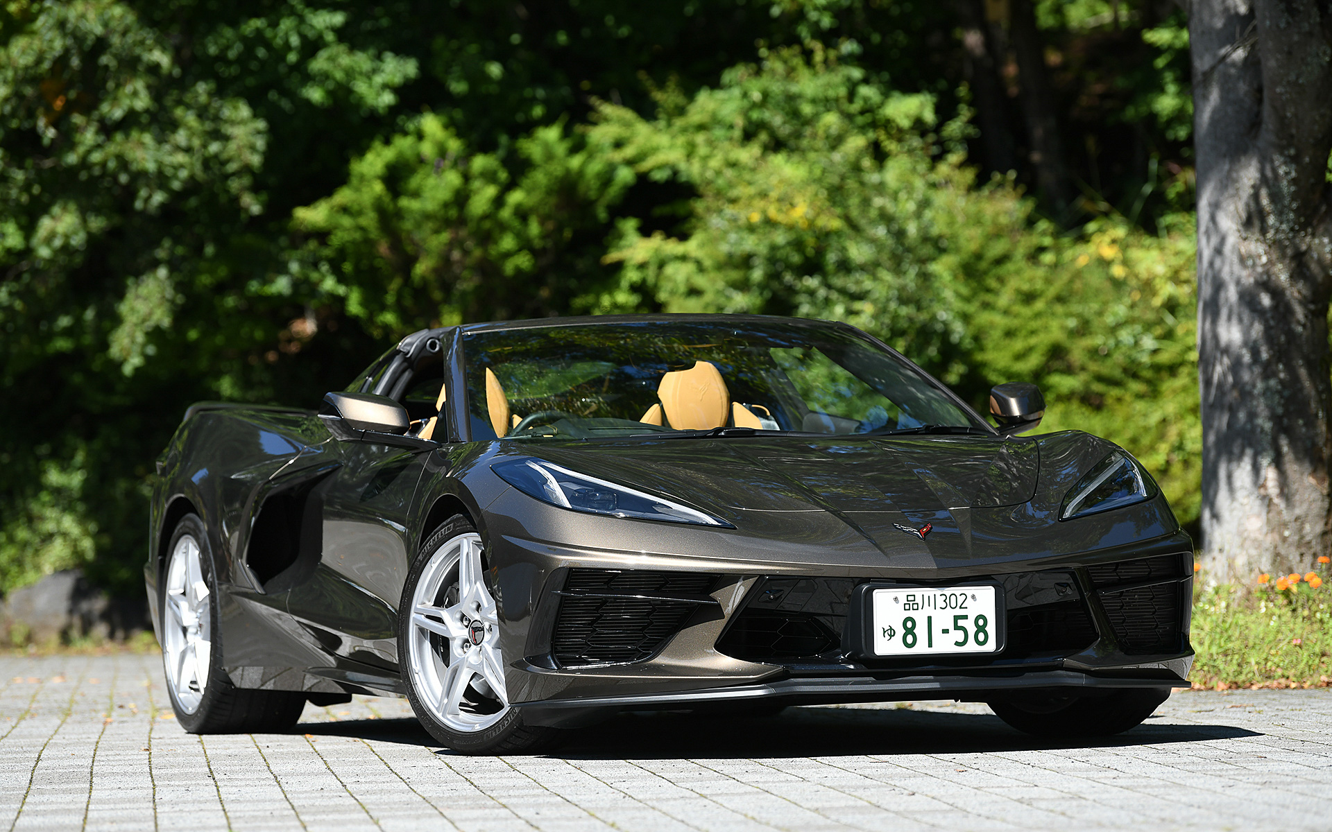 今回試乗したのは2019年7月にアメリカで発表され、日本では2020年8月に価格が発表された新型ハイパフォーマンス・スポーツカー「シボレー コルベット」（C8）。クーペモデルの「2LT」（1180万円）、「3LT」（1400万円）、さらに「コンバーチブル」（1550万円）がラインアップする