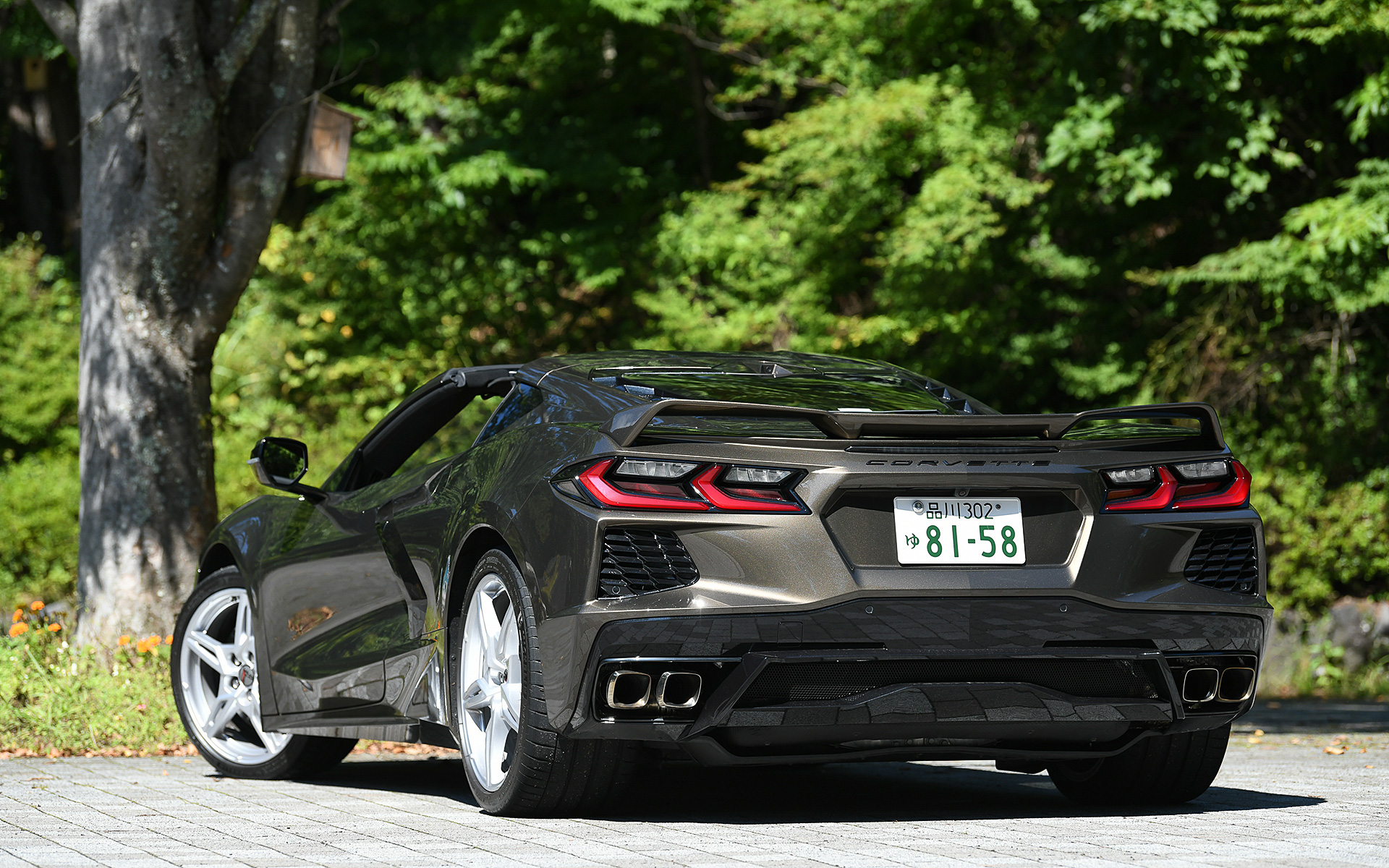 今回試乗したのは2019年7月にアメリカで発表され、日本では2020年8月に価格が発表された新型ハイパフォーマンス・スポーツカー「シボレー コルベット」（C8）。クーペモデルの「2LT」（1180万円）、「3LT」（1400万円）、さらに「コンバーチブル」（1550万円）がラインアップする