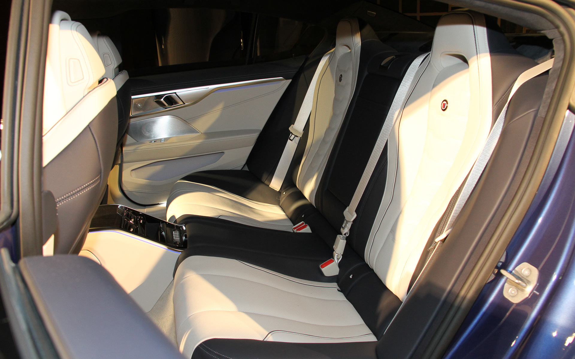 左ハンドル仕様の新型B8 グラン クーペ