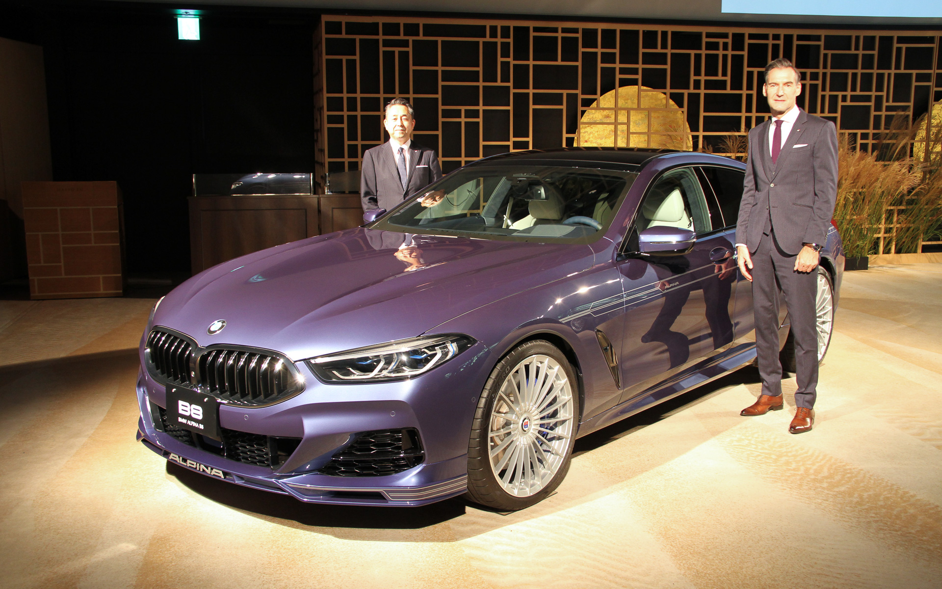 新型「B8 グラン クーペ」を日本初公開