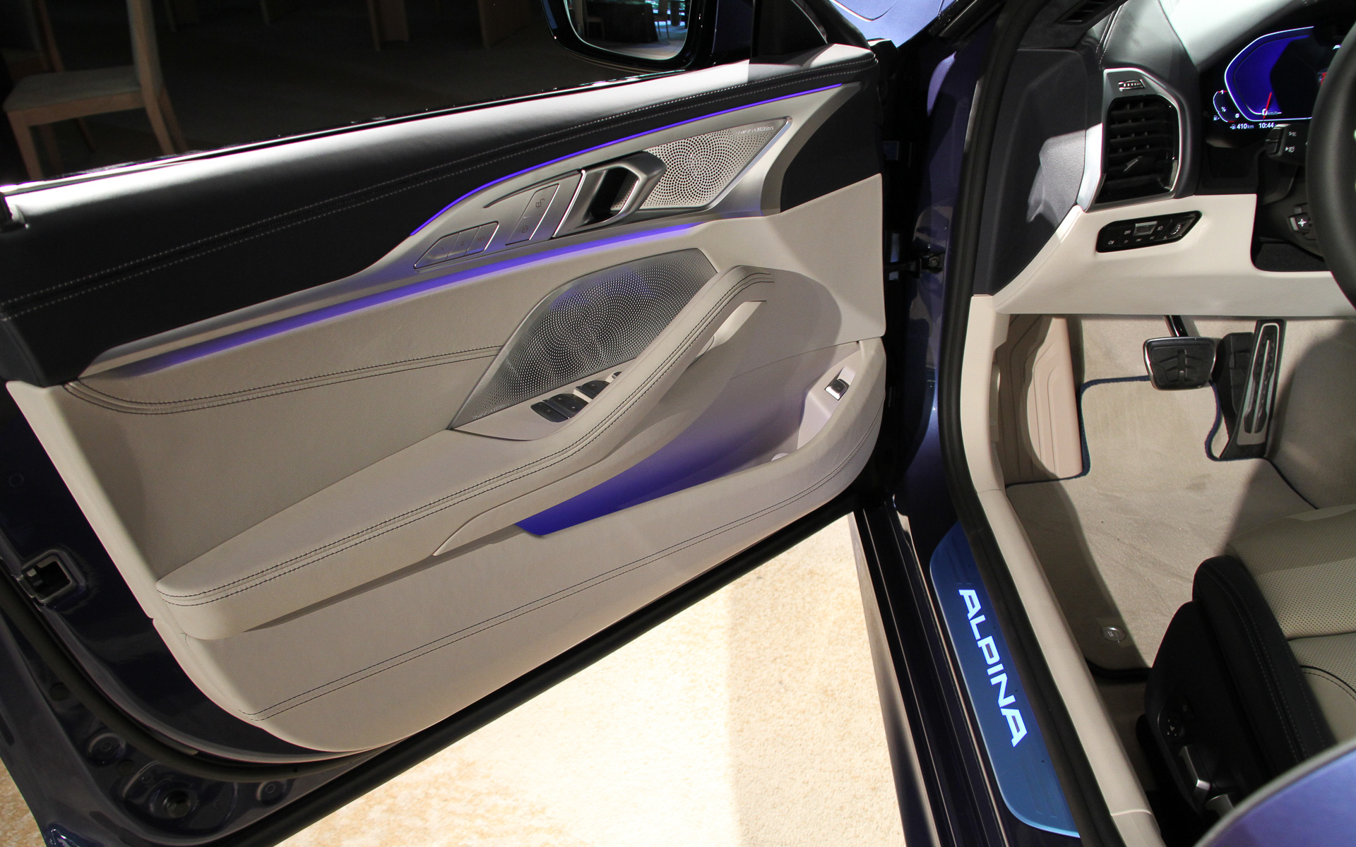 左ハンドル仕様の新型B8 グラン クーペ