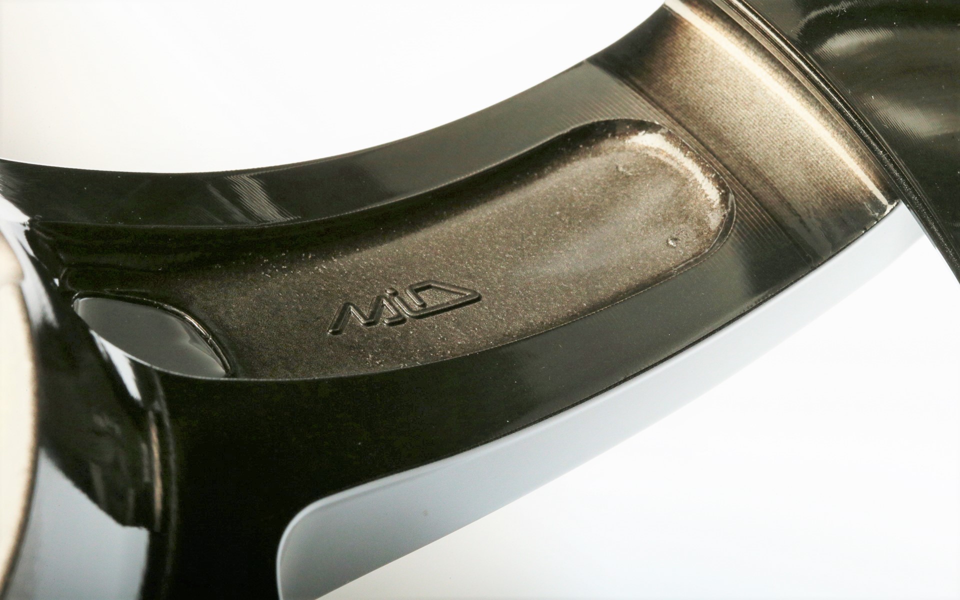 MIDのマークはブランド名であると同時にホイールに求められる安全と安心を表すものでもある