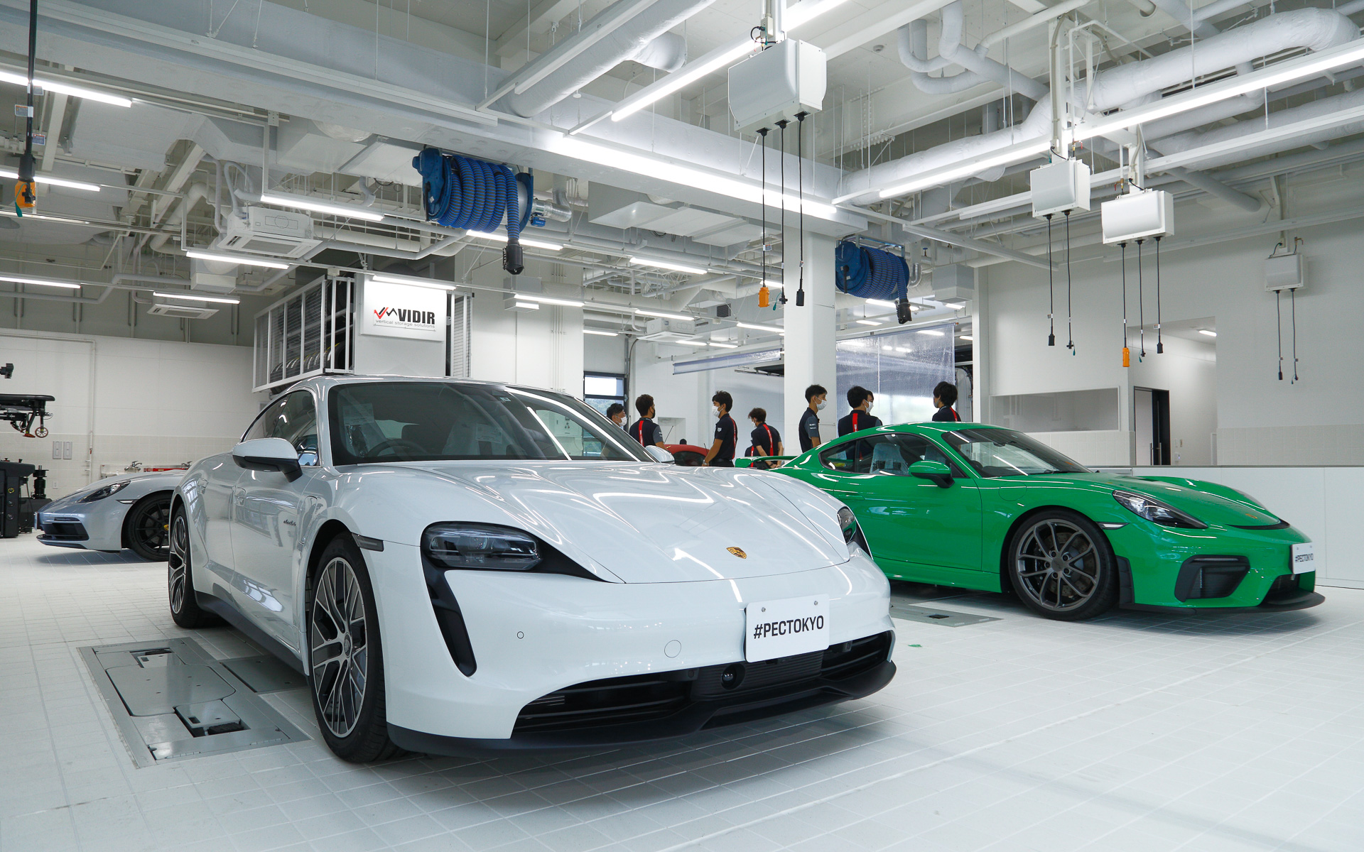 メカニックが常駐するピットも完備