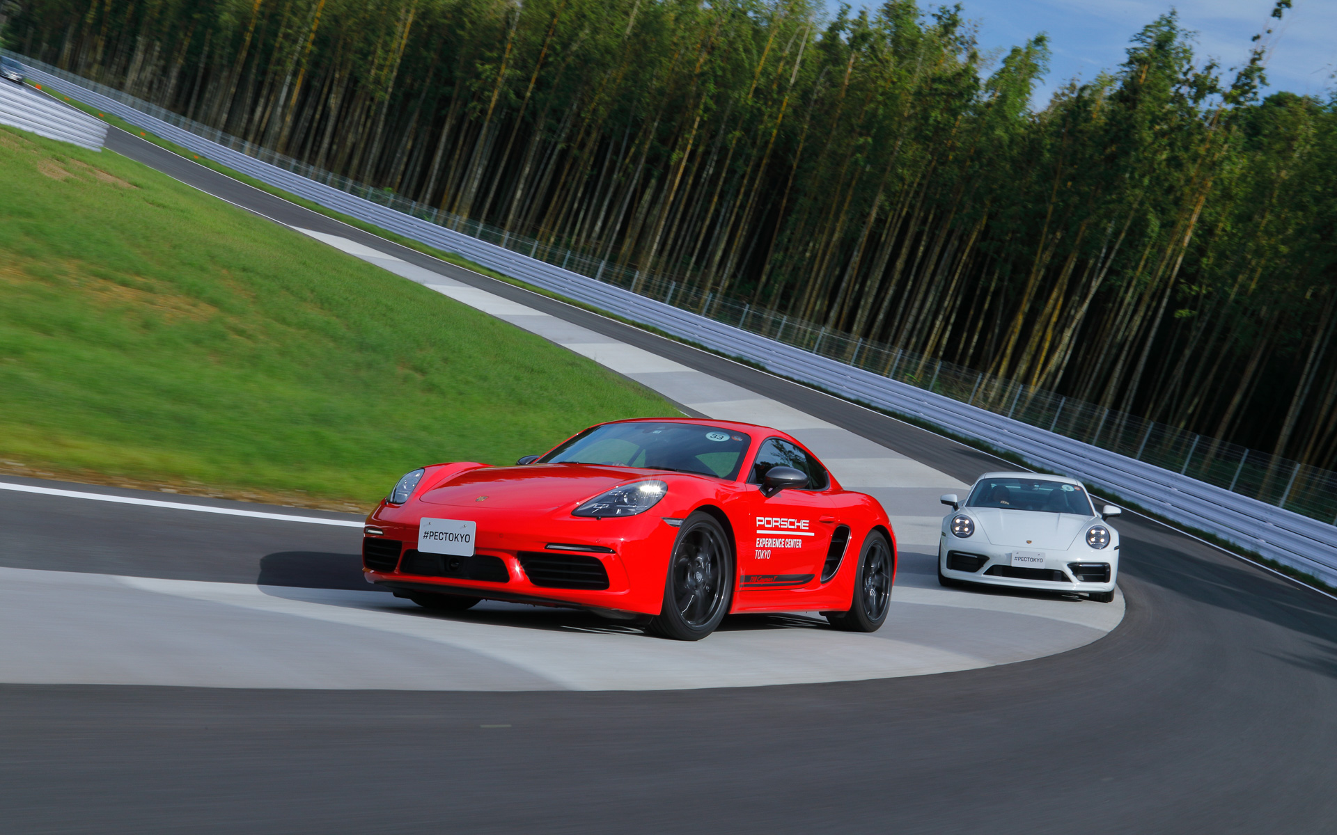 ニュルブルクリンクのカルーセルのようなコーナーを再現