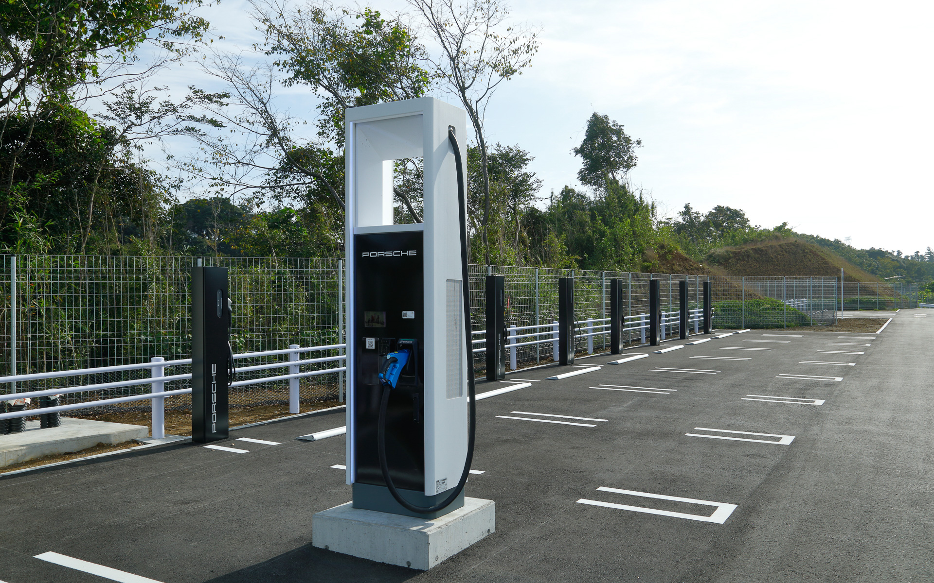 EV充電スタンドも複数完備