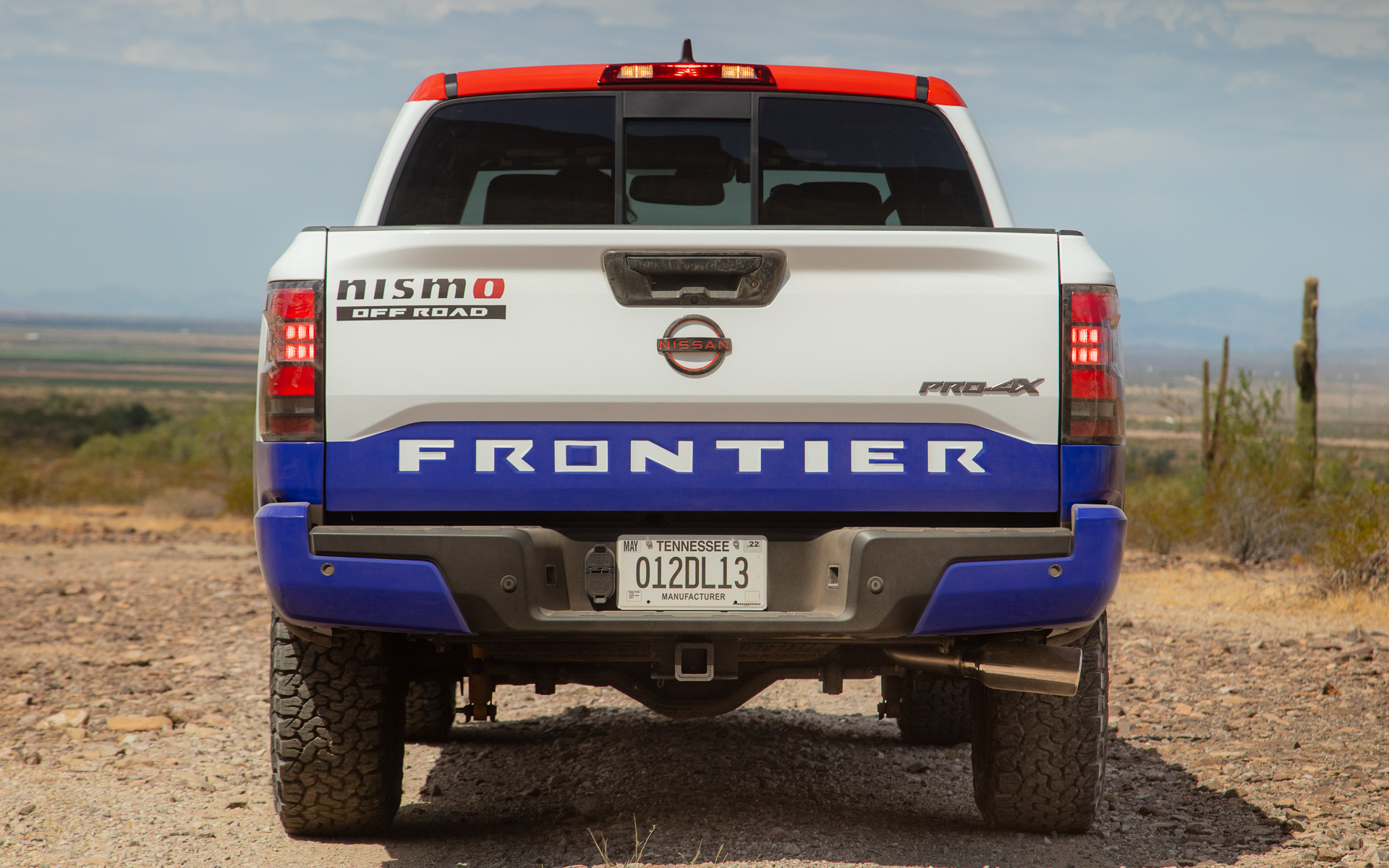 さまざまなニスモ製オフロードパーツが装着されている