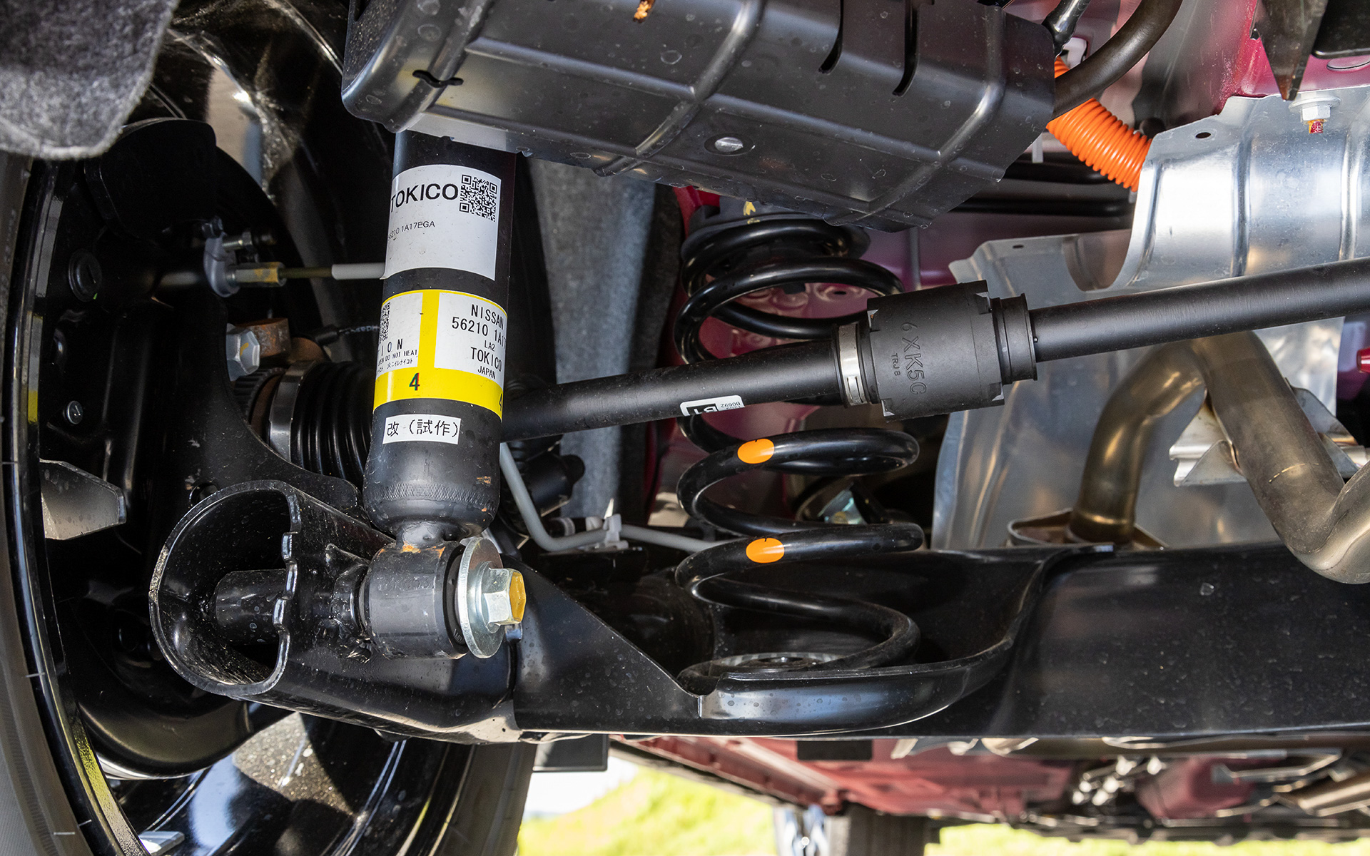 トーションビーム式のリアサスペンション