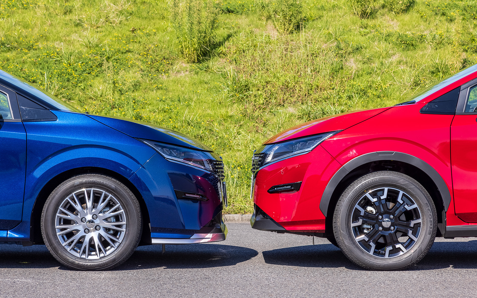 左がノート AUTECH、右がノート AUTECH クロスオーバー。車高が違うのは一目瞭然