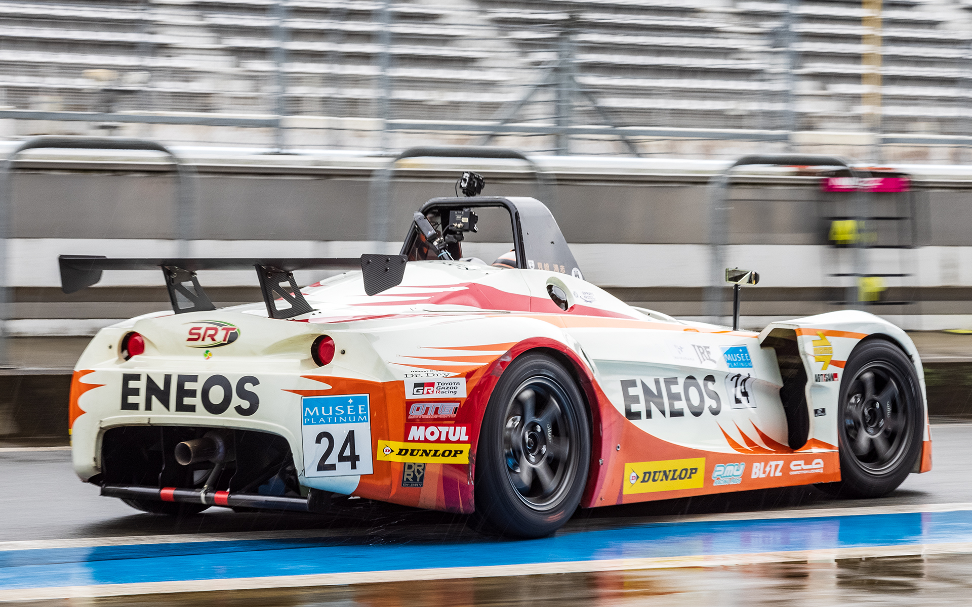 曇りの予報が雨に変わり、ウエットコンディションでの決勝となった