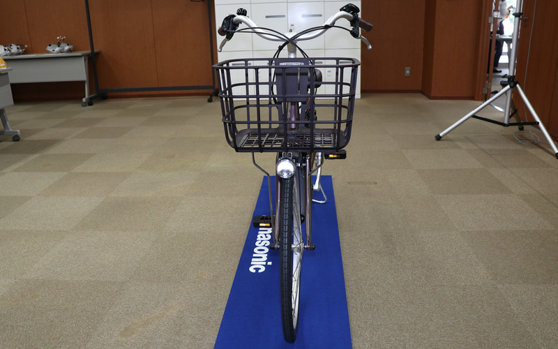 パナソニック、20kgを切る“業界最軽量”の新型電動アシスト自転車「ビビ