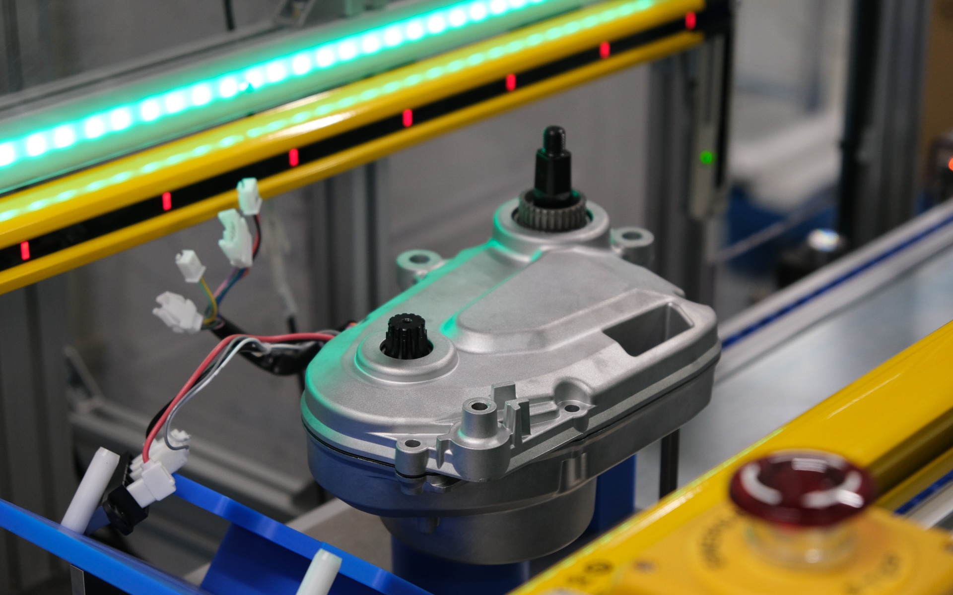 カルパワードライブユニットの組み立て工程