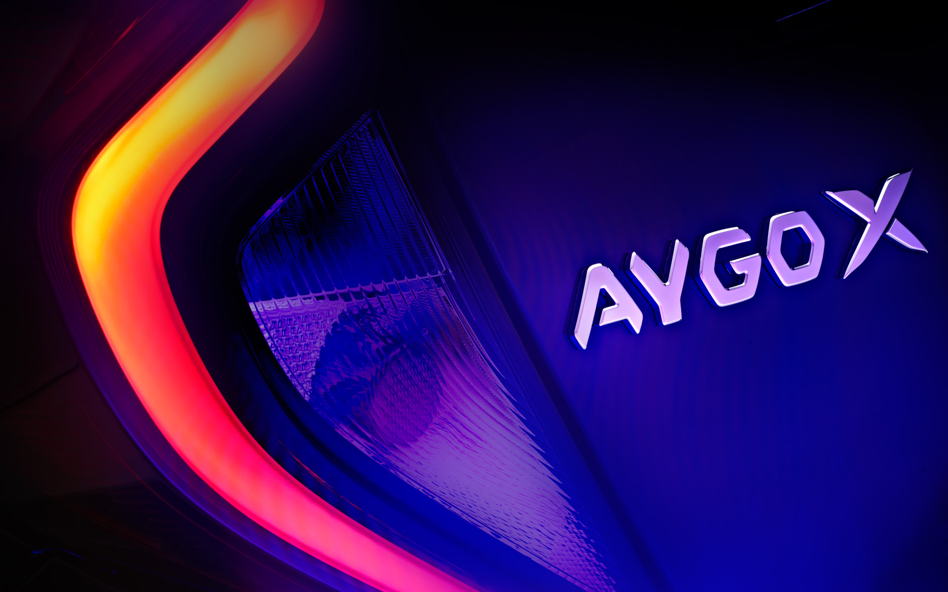 アイゴ クロスのティザー写真