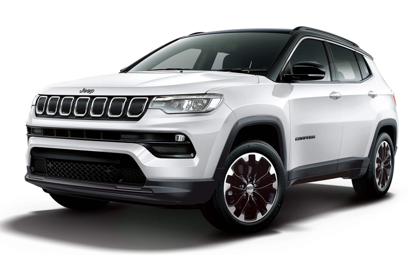 ジープ、4輪駆動の「コンパス・ロンジチュード4×4」 240台限定 - Car Watch