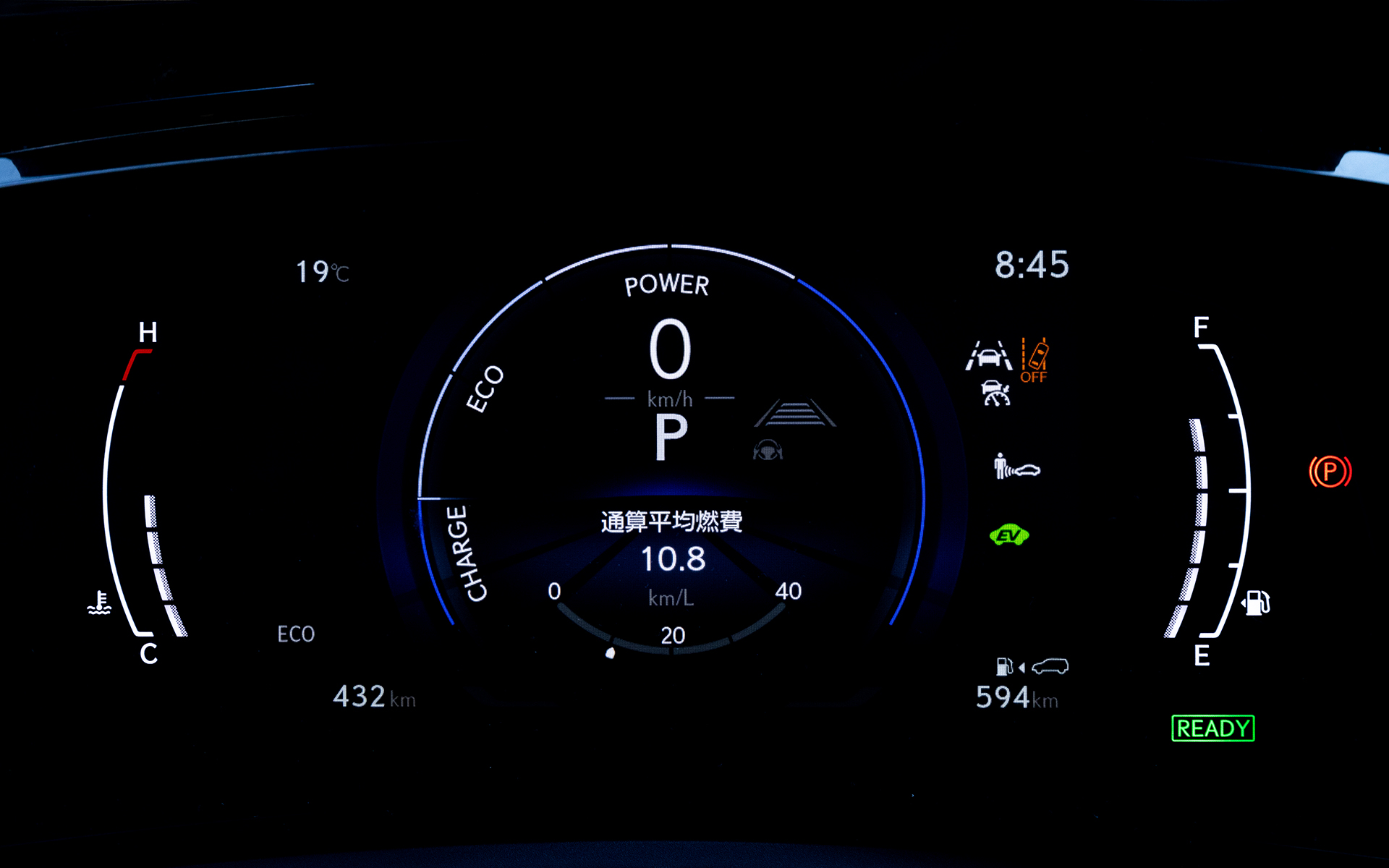 メーターは液晶タイプ