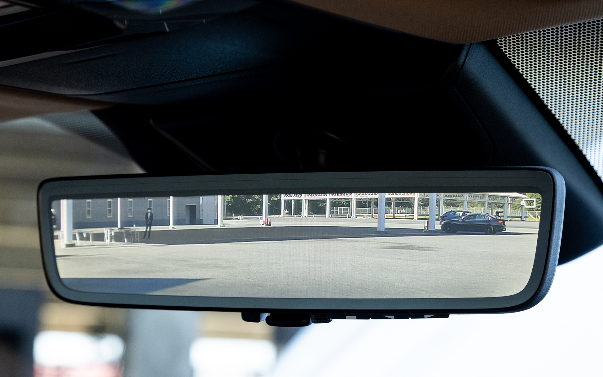 デジタルインナーミラーは全車オプション設定