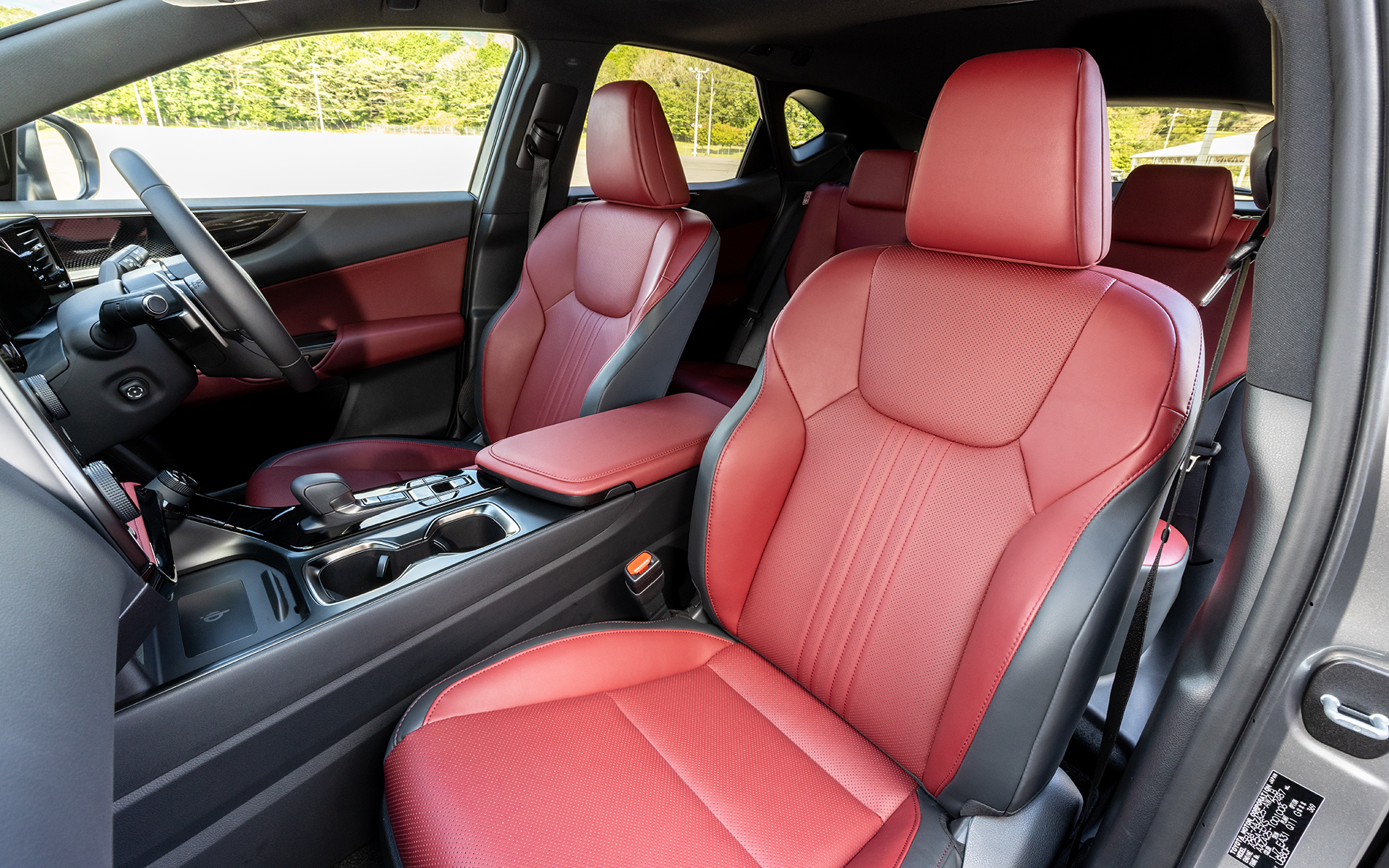 シート表皮はLtexでインテリアカラーはダークローズ