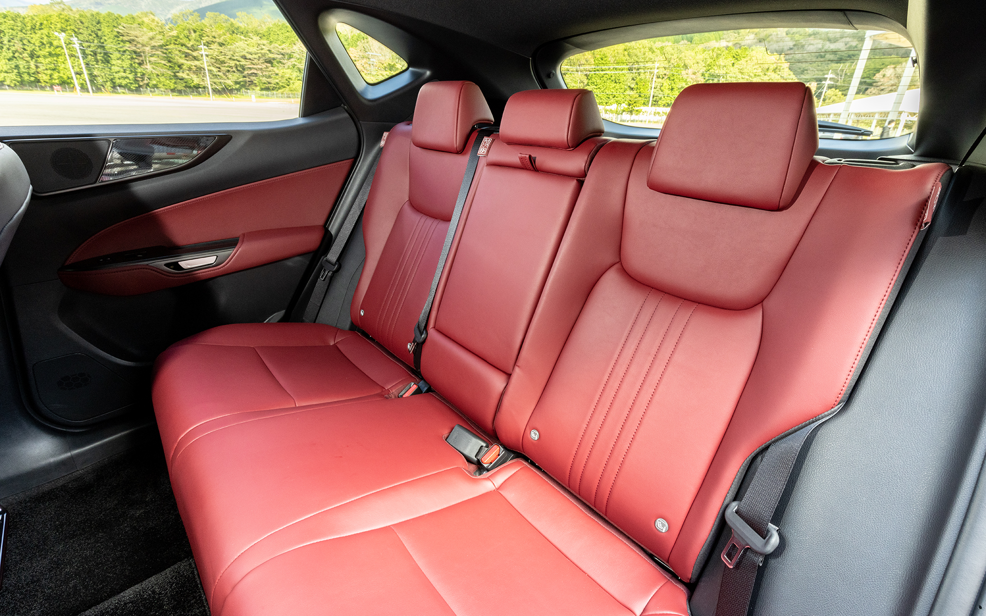 シート表皮はLtexでインテリアカラーはダークローズ