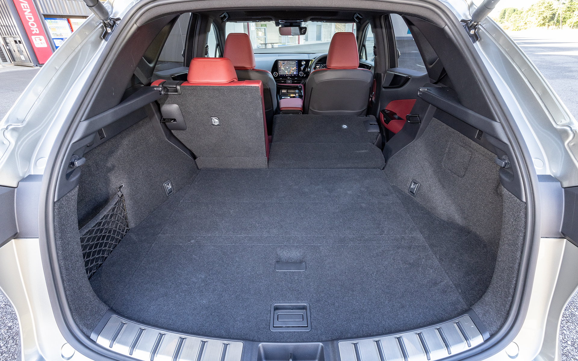 リアシートは6:4分割可倒式