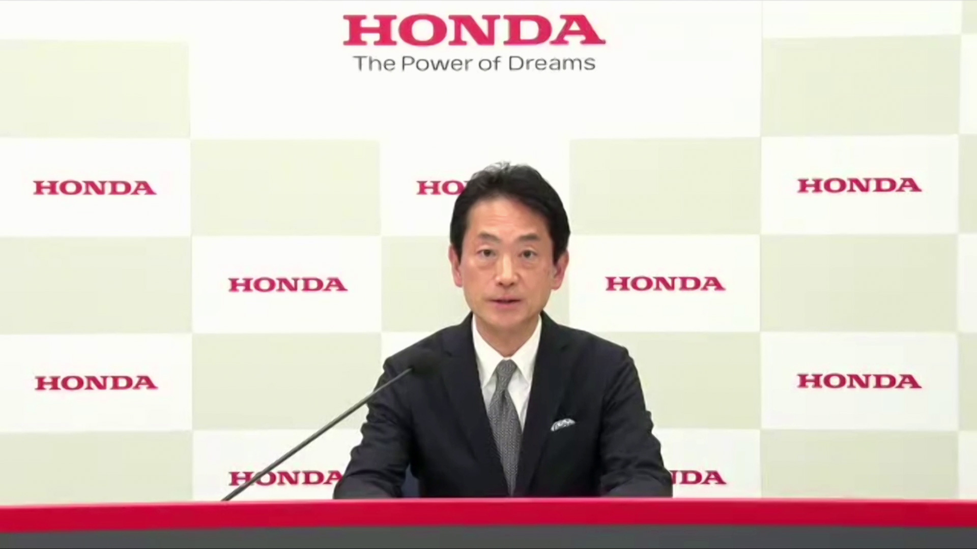 2022年のモータースポーツ活動について発表する本田技研工業株式会社 執行職 ブランド・コミュニケーション本部長 渡辺康治氏