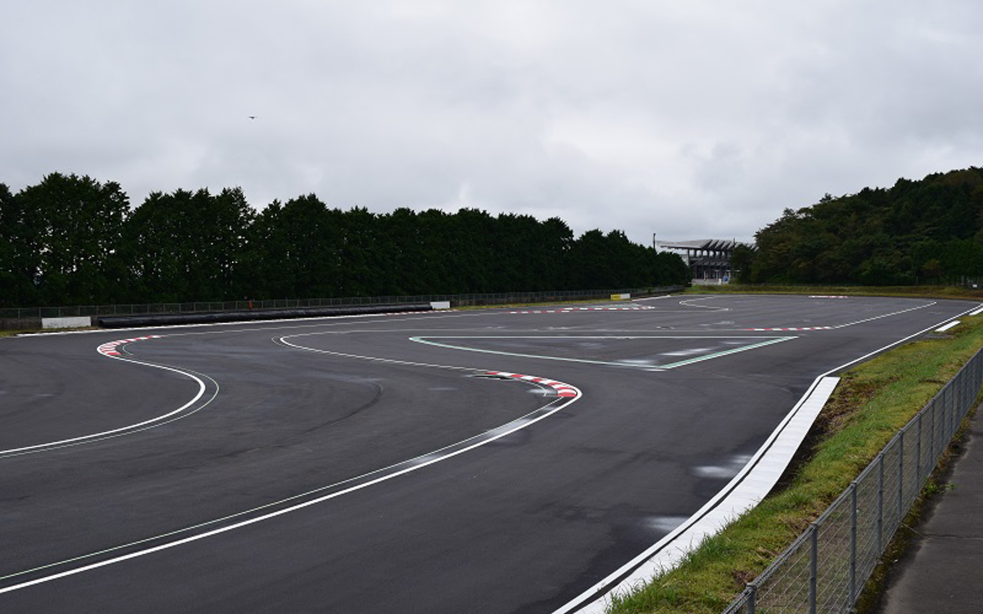 全面の舗装が新しくなった