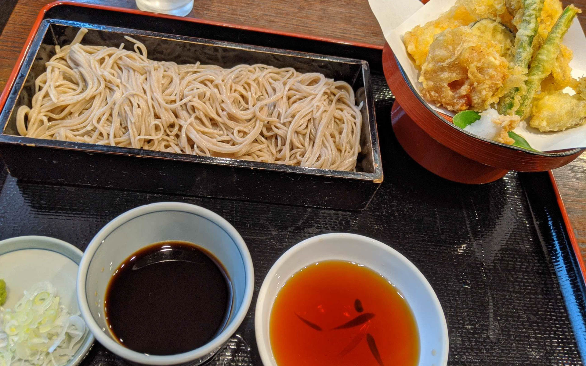 地元の長野には、行きつけのおそば屋さんがあります