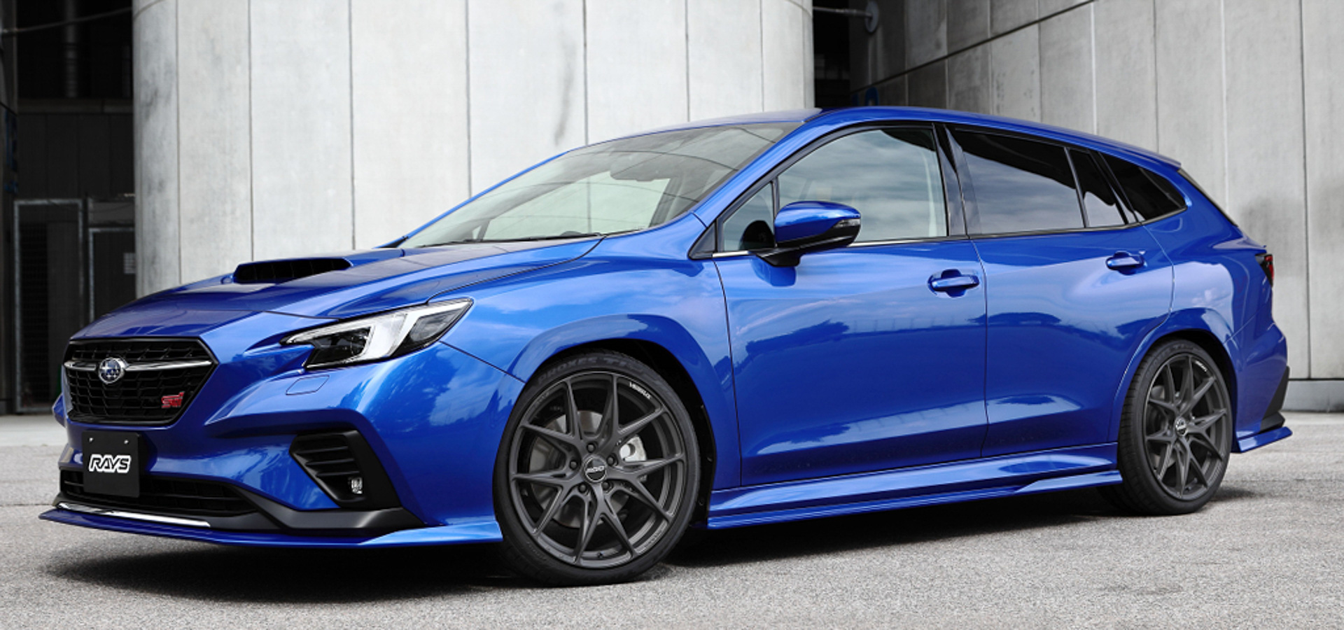 セダン、ツーリングワゴン、SUV、ミニバンを問わず似合うVV21Sはドレスアップのスタンダードホイール