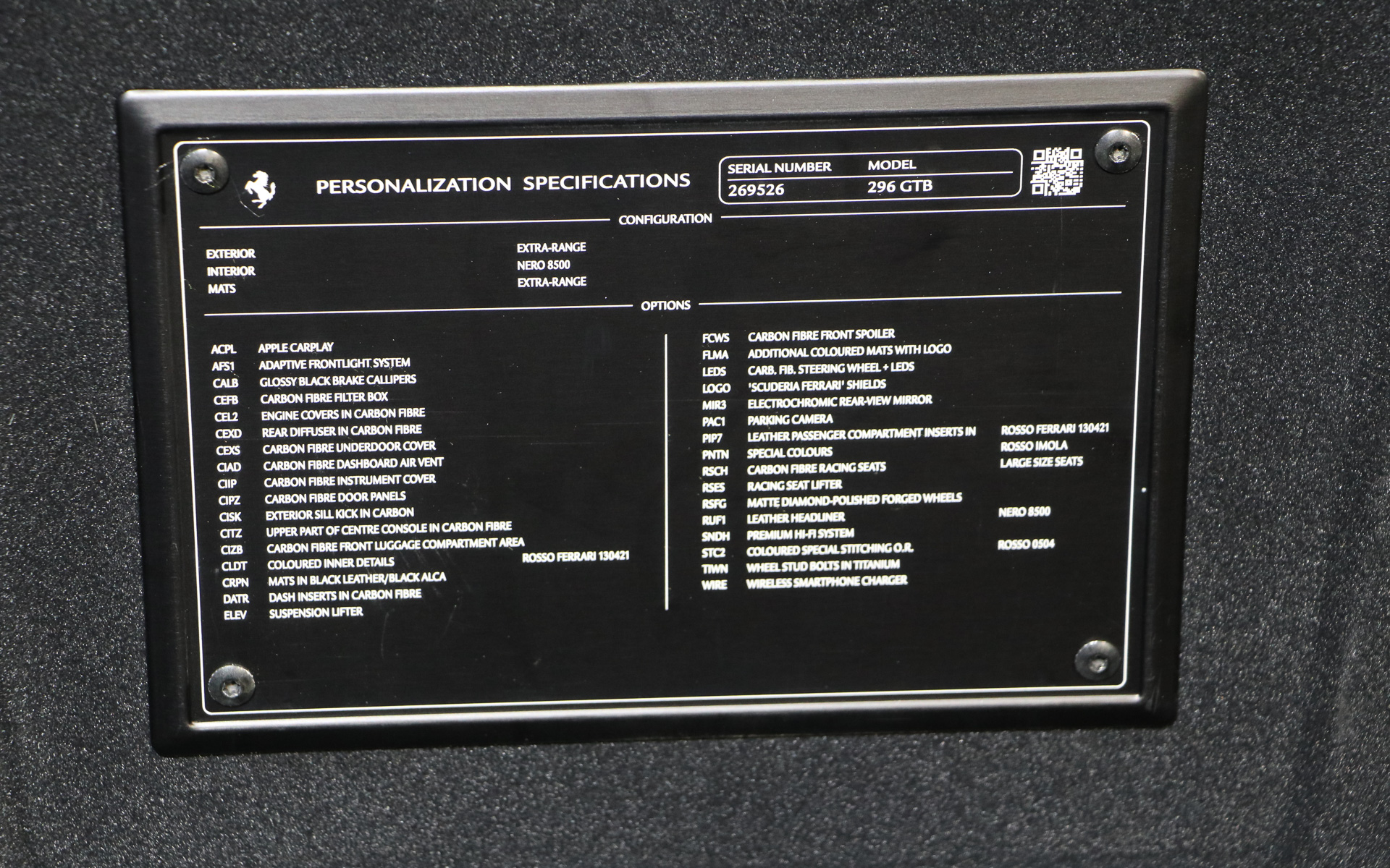 フロントトランク内に貼られているスペックシート