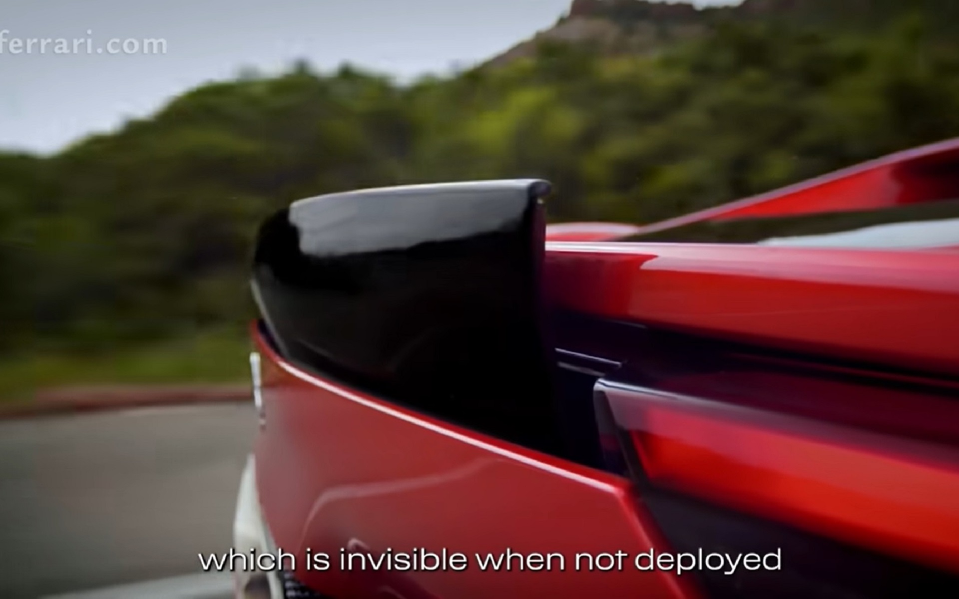 アクティブ・スポイラーが稼働したところ（※停止状態では出せない）