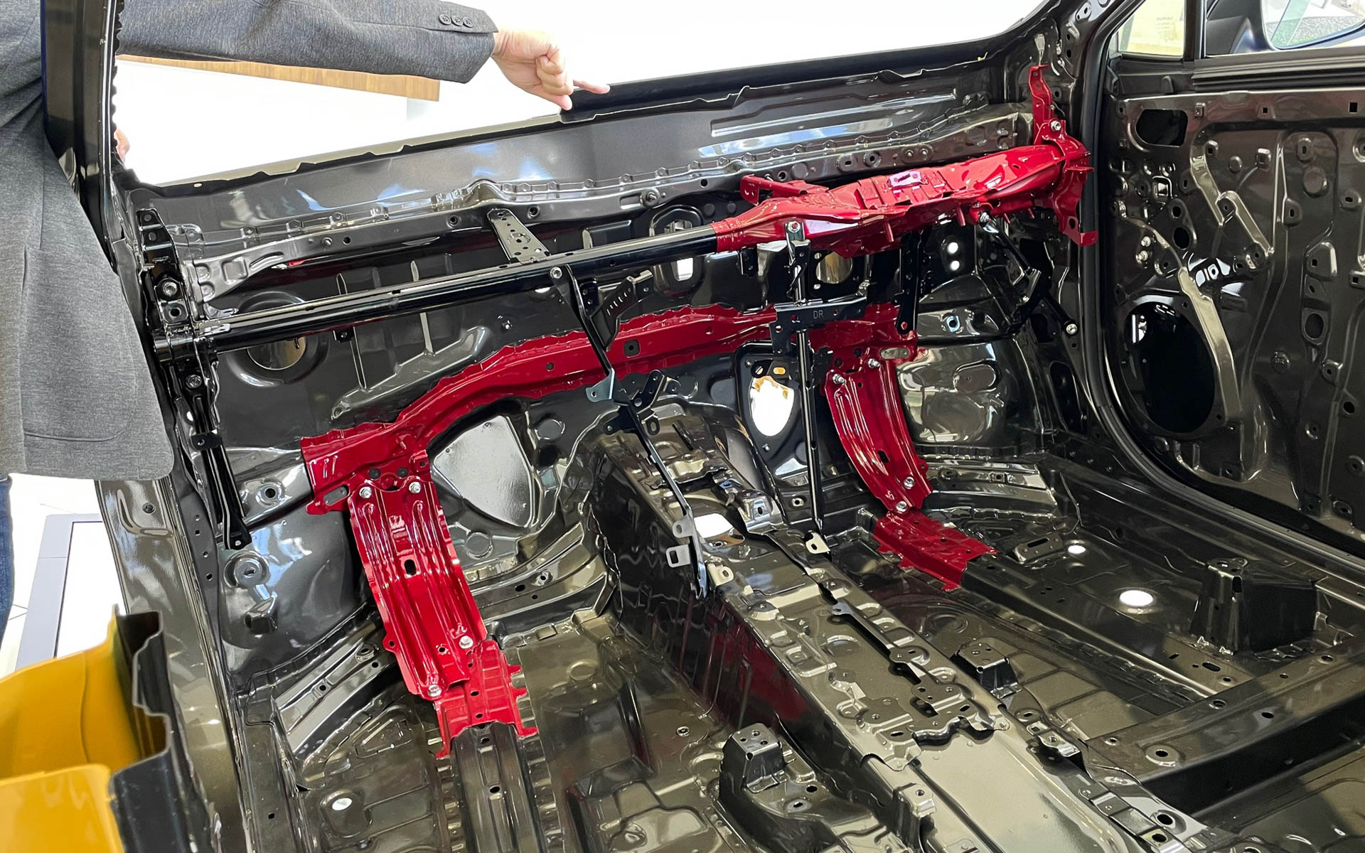 ステアリングまわりの剛性をアップ