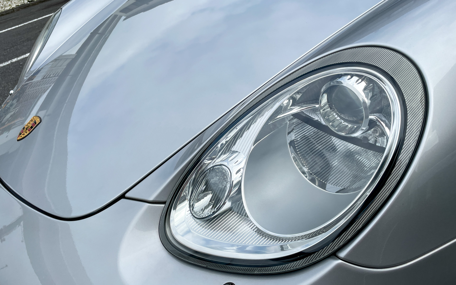 本文とは関係ないが、写真はクリーニングとコーティングを施してヘッドライトの透明感を取り戻したボクスター。やはり、ヘッドライトがシャキッとしていると気持ちがいい