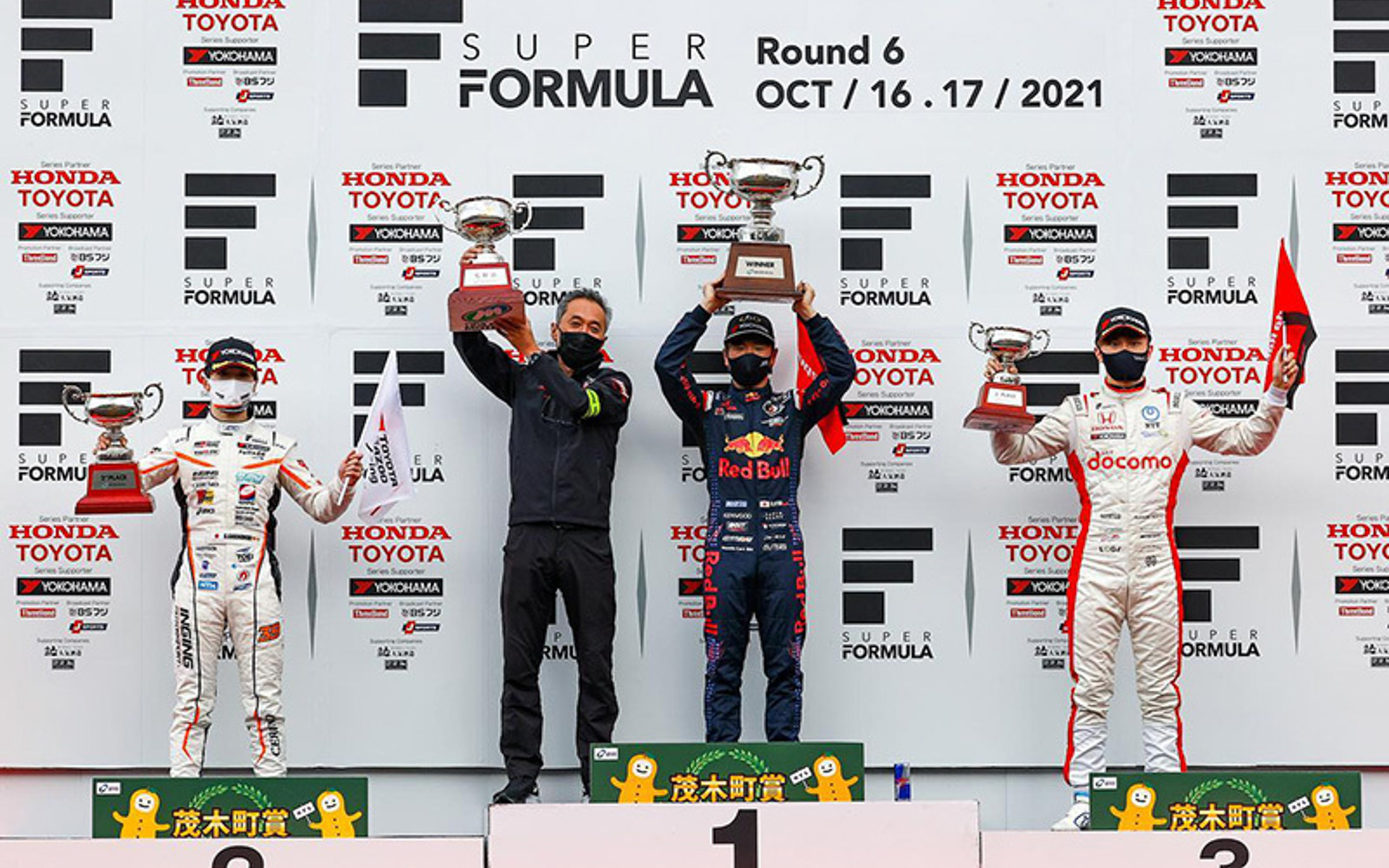 第6戦の表彰台の模様