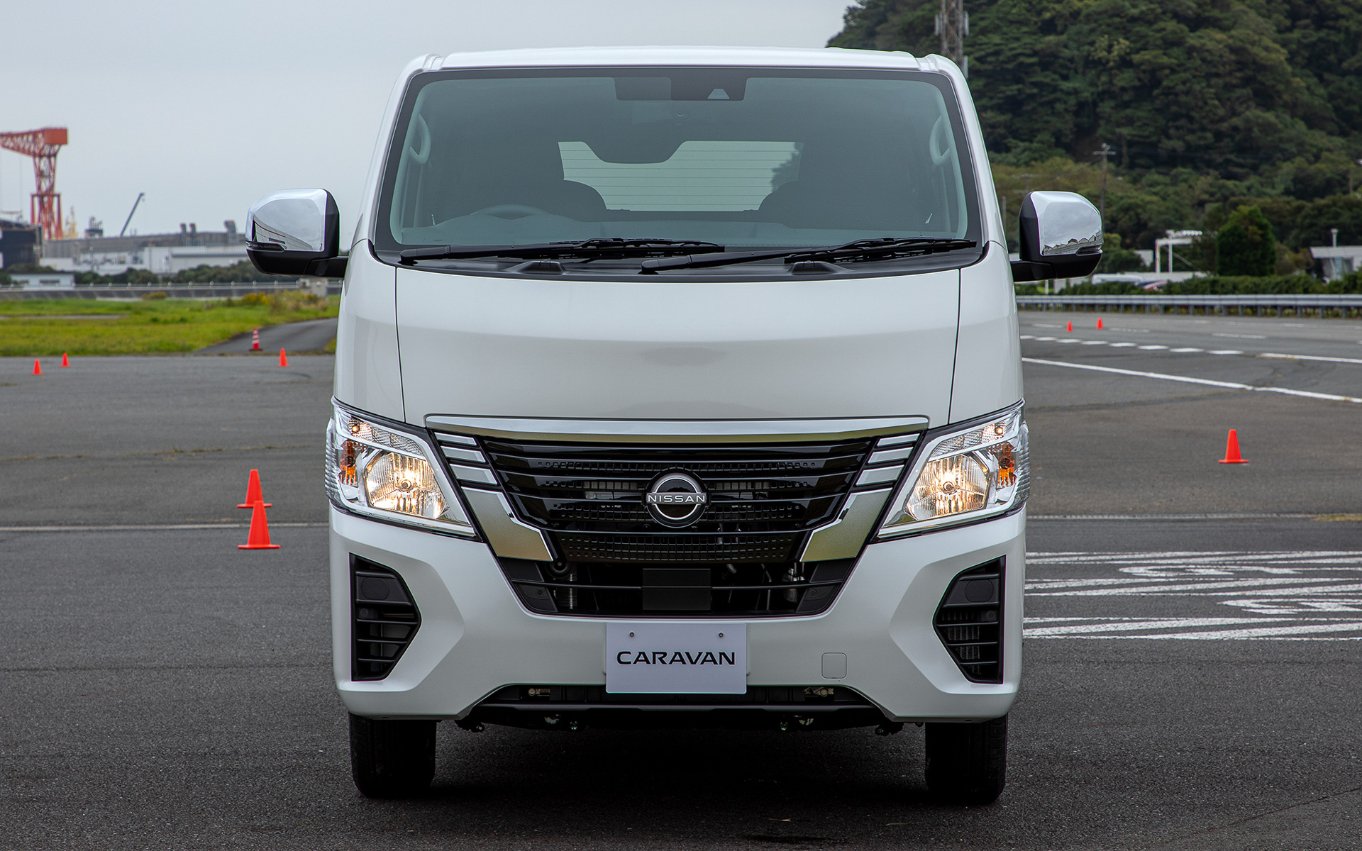 マイナーチェンジした「キャラバン」。今回よりガソリン車の名称はNV350が省かれてキャラバンのみとなった。写真はバンモデル、ロングボディ、標準幅＆標準ルーフ車