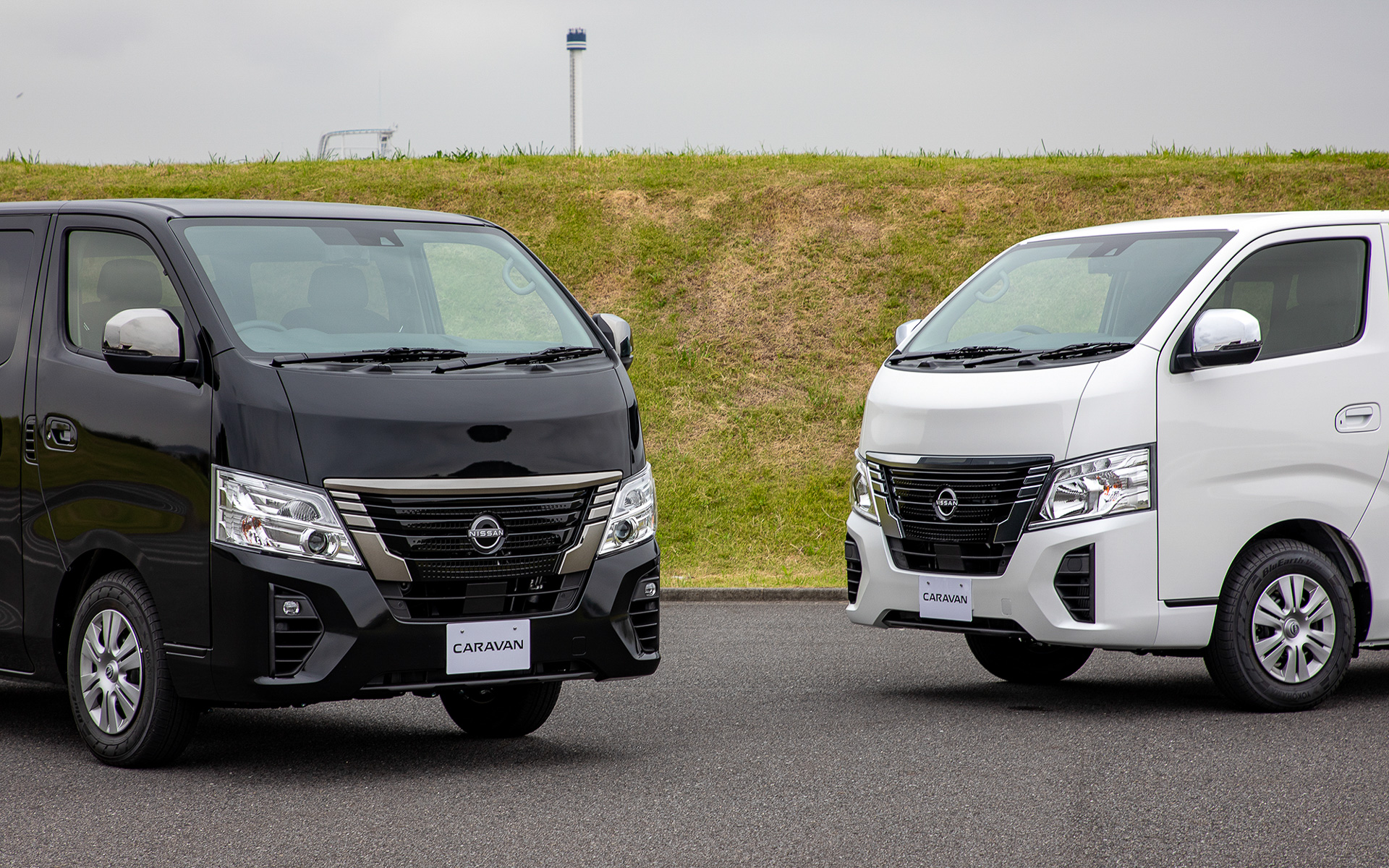 標準車とGRANDプレミアムGXのメッキ加飾イメージの比較