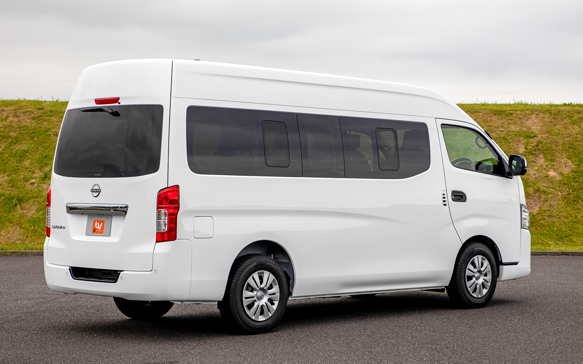 キャラバンには「LVシリーズ」という福祉車両も設定される（オーテックジャパンにて架装）。これは全自動リフターを装備した「チェアキャブ」で、今回のマイナーチェンジでは福祉の現場から要望が多かった4WDガソリン車が追加設定された