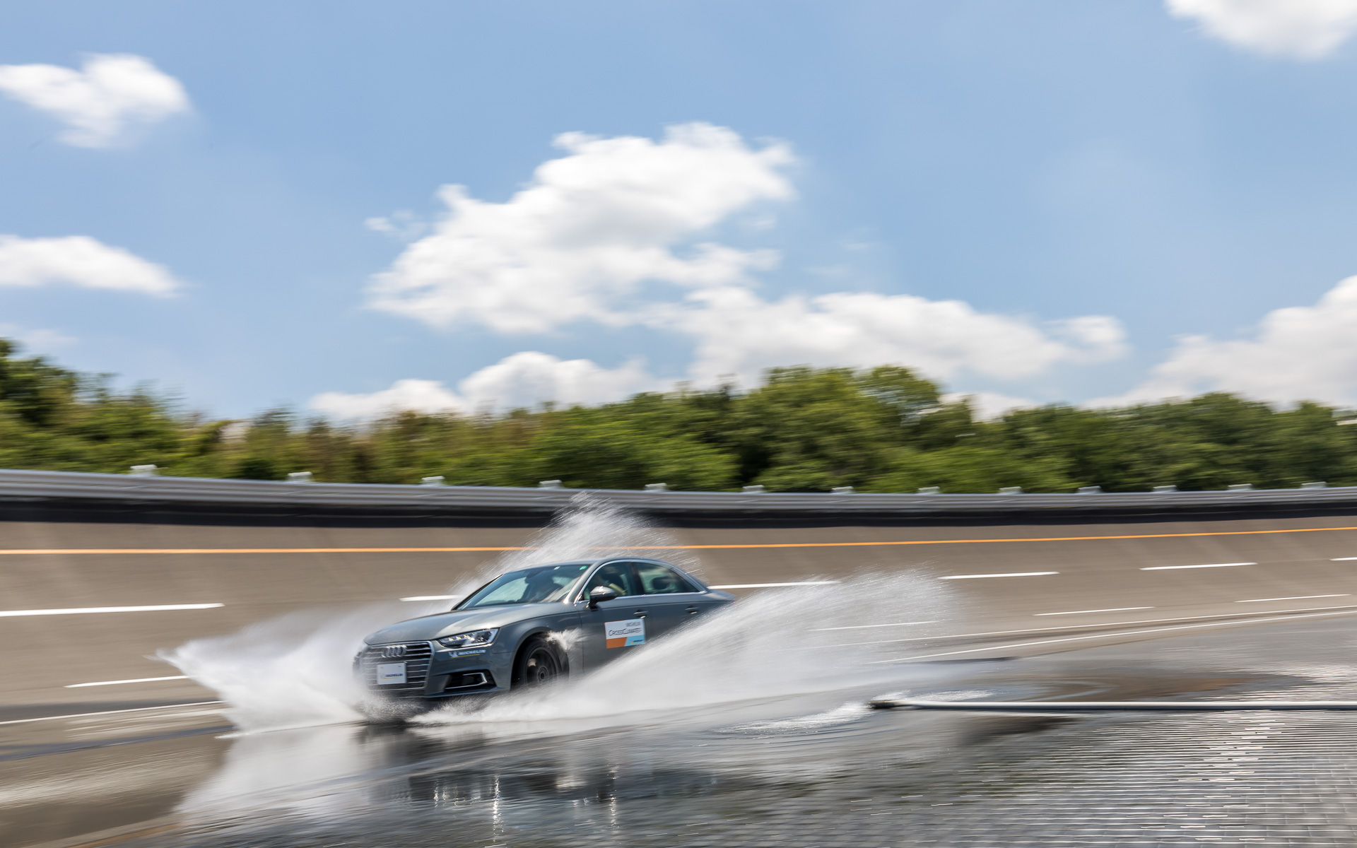 普段は味わえないハードなテストシーンを体感