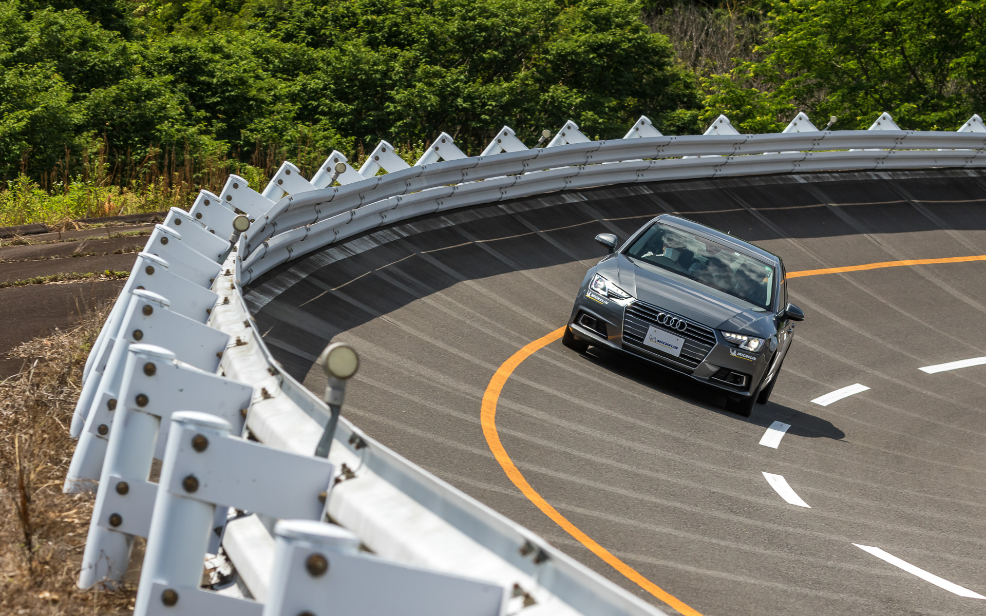 高速外周路からのスラロームも実施した