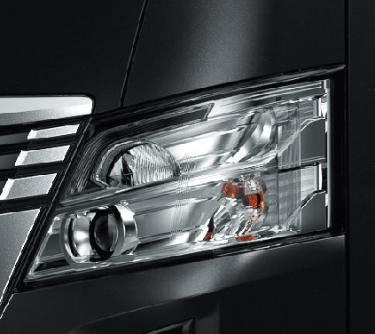 GRANDプレミアムGXの外観では、フロントグリルやドアミラー、テールゲートのフィニッシャーなどにダーク調メッキを採用