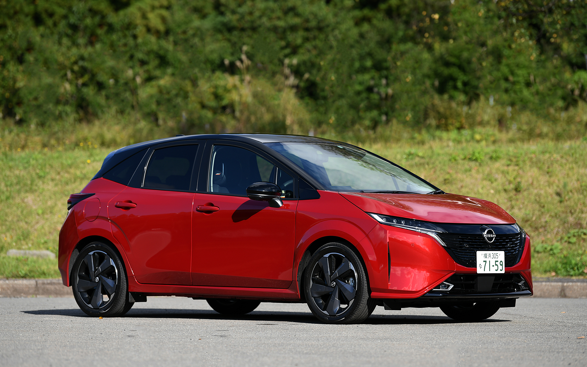 新次元の電気の走りと上質さをまとったプレミアムコンパクト「ノート オーラ」。試乗車は2WD（FF）の「G leather edition」（269万9400円）